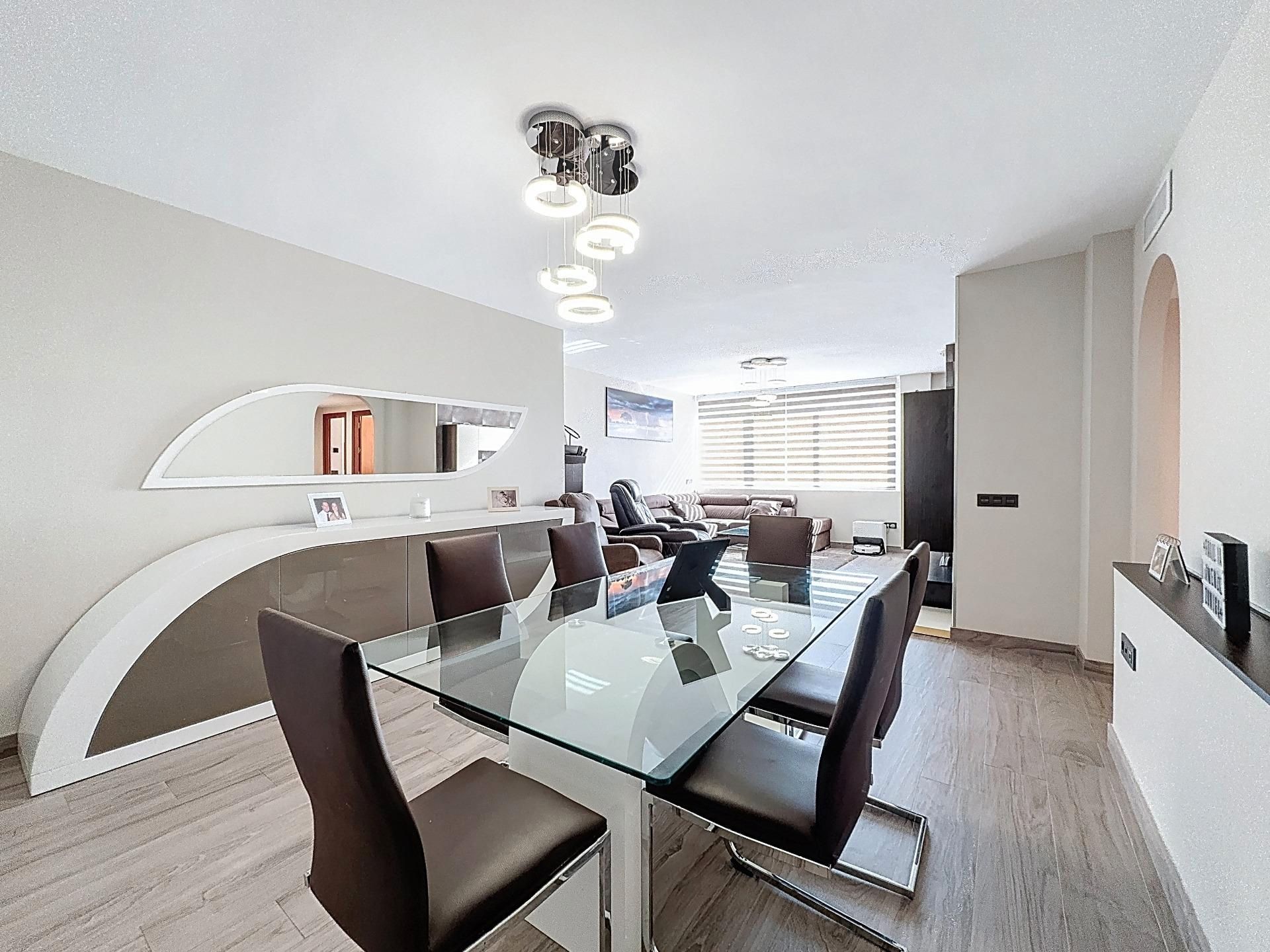 Comedor de Piso en venta en Alhaurín de la Torre con Aire acondicionado, Trastero y Piscina comunitaria