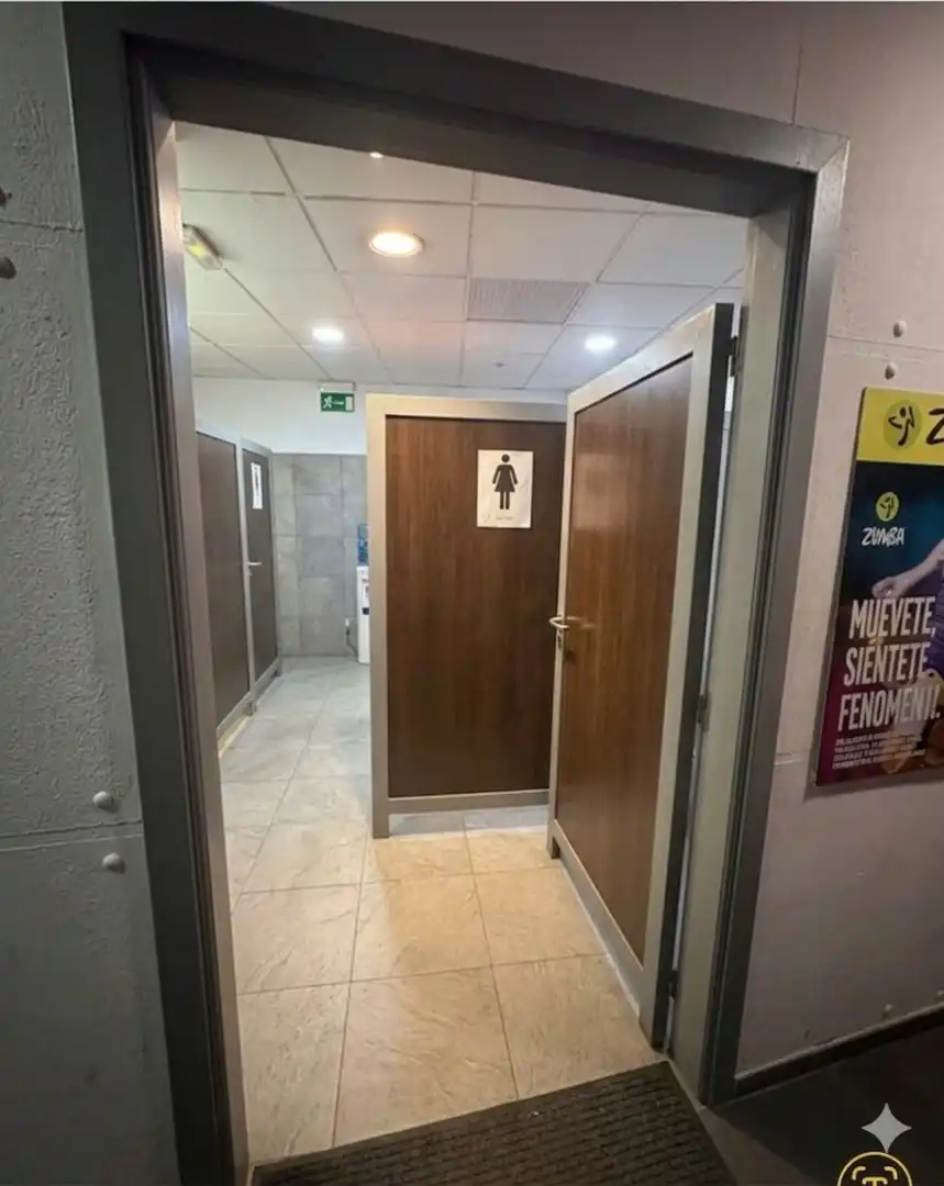 Bathroom of Commercial properties for rent in Toledo  with Air Conditioner, Heating and Parquet flooring