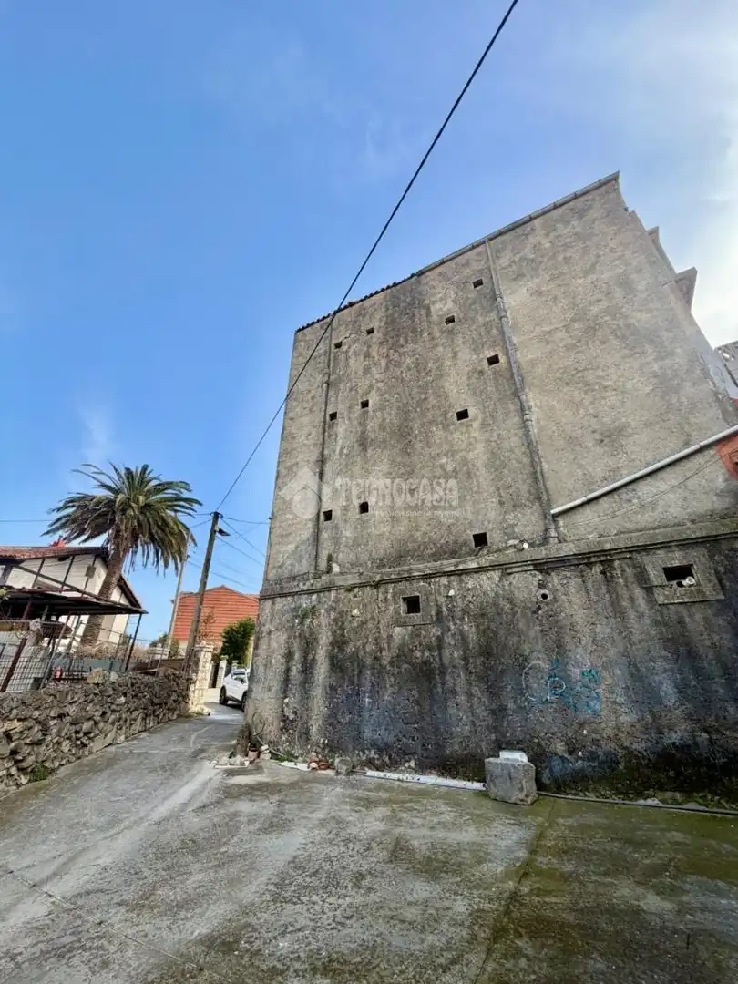 Vista exterior de Edificio en venta en Santander