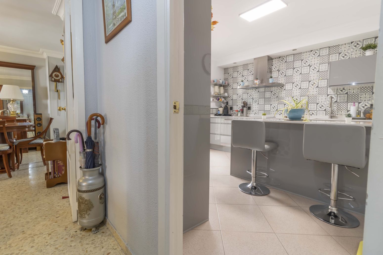 Kitchen of Flat for sale in  Sevilla Capital  with Air Conditioner and Balcony