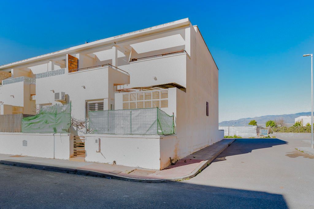 Vista exterior de Casa adosada en venta en Níjar