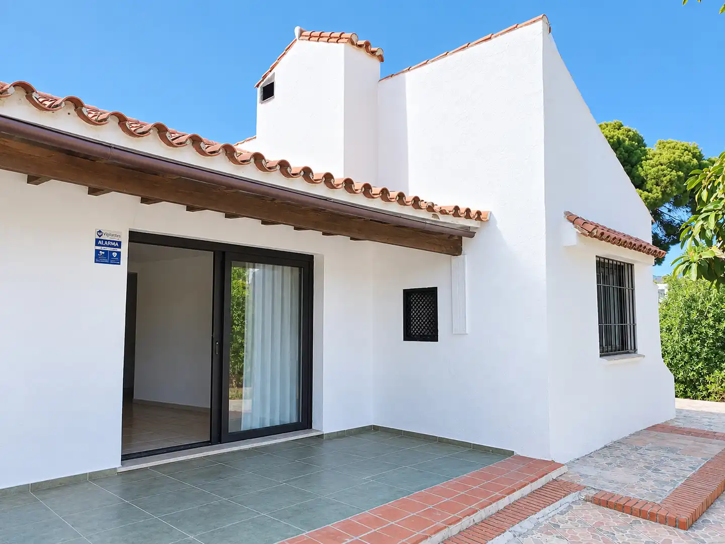 Detached house with garden for sale in Avenida Playa del Sol