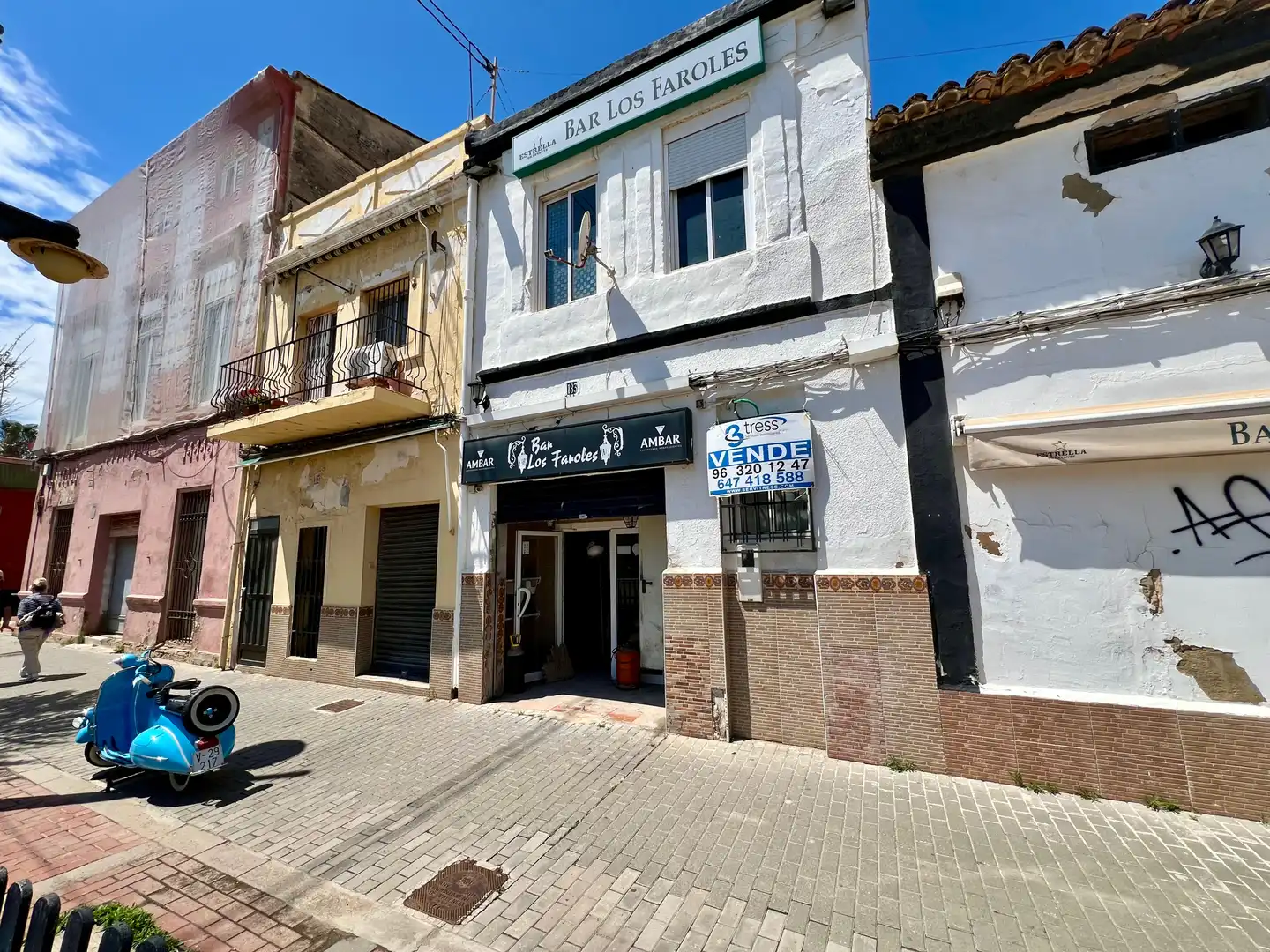 Vista exterior de Casa adosada en venta en Valencia con Terraza