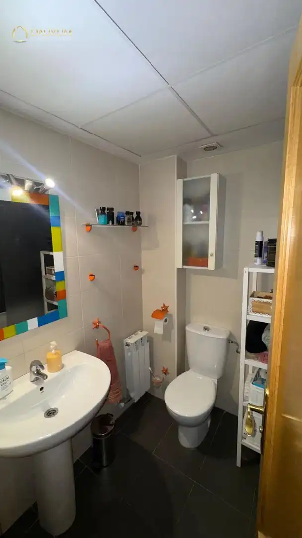 Badezimmer von Einfamilien-Reihenhaus zum Verkauf in Alcalá de Henares mit Klimaanlage, Heizung und Terrasse