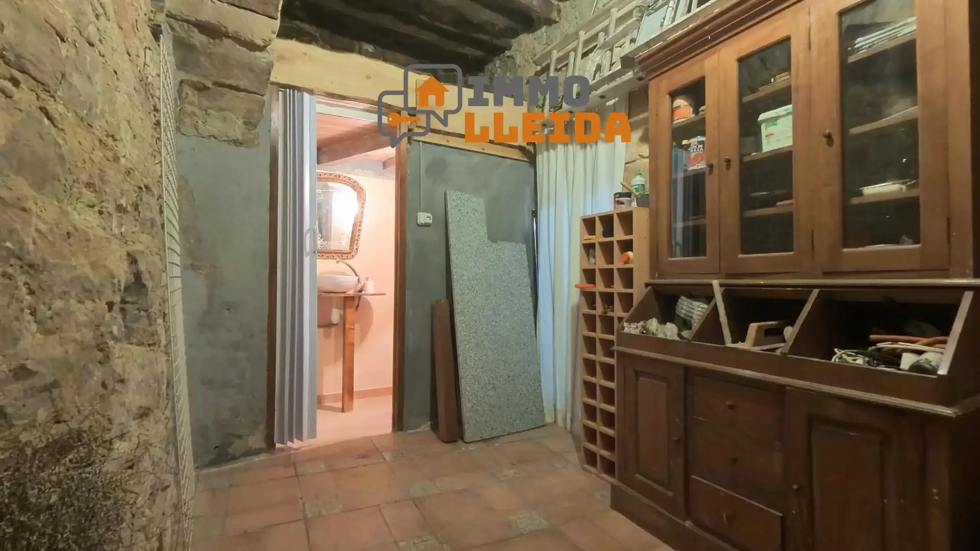 Casa adosada en venda en Montoliu de Segarra amb Moblat