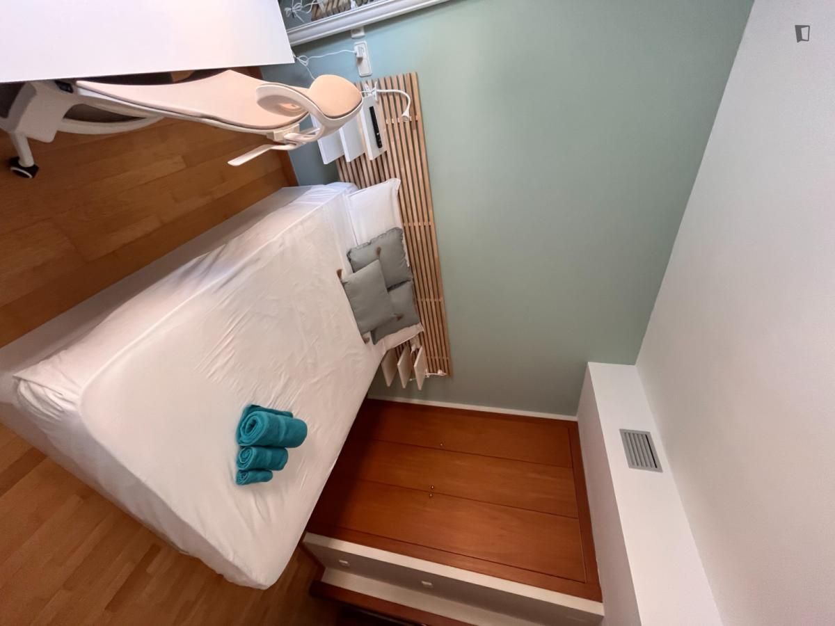 Bedroom of Apartment to share in Girona Capital  with Air Conditioner, Heating and Furnished