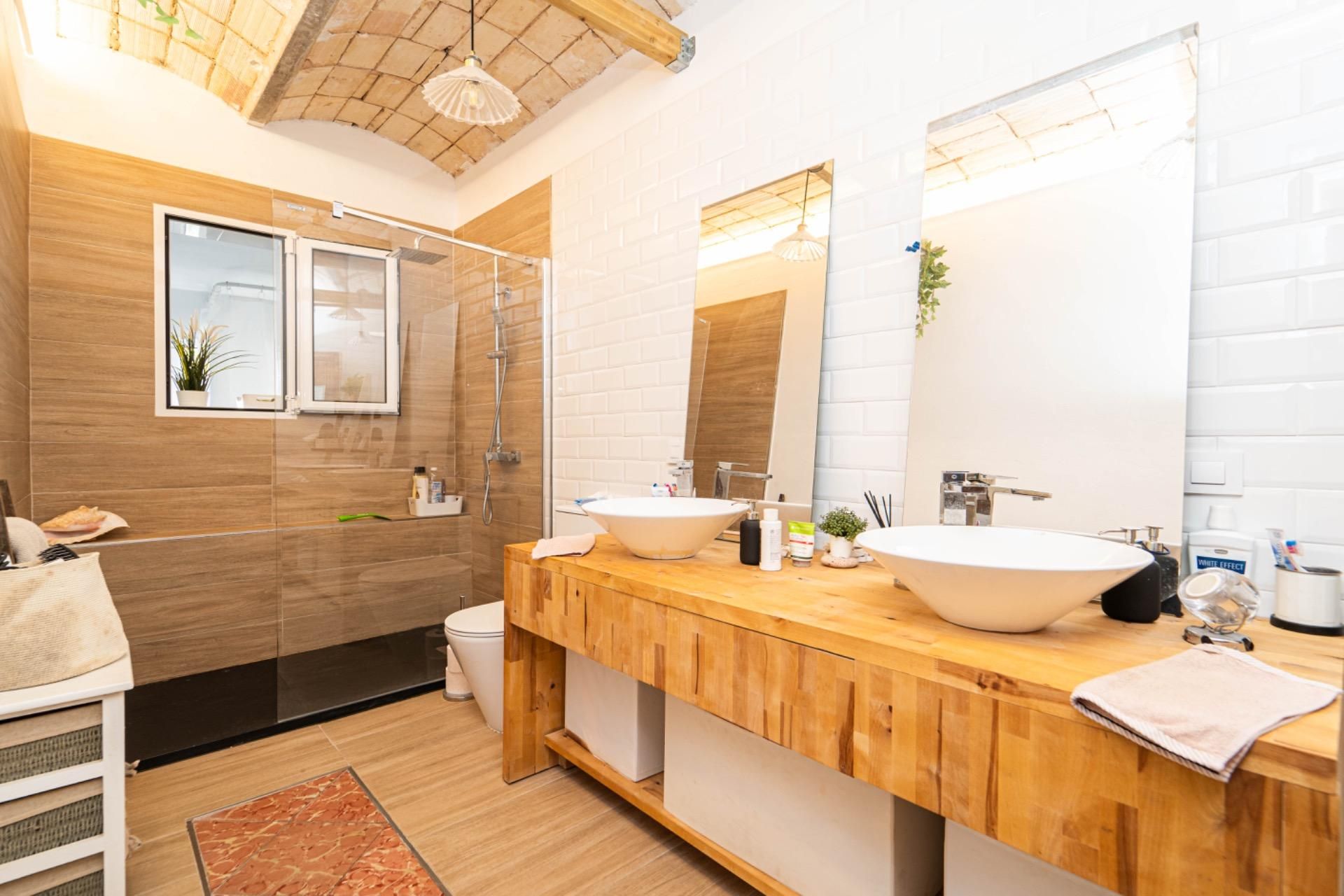 Bathroom of Flat for sale in  Palma de Mallorca  with Air Conditioner, Terrace and Storage room