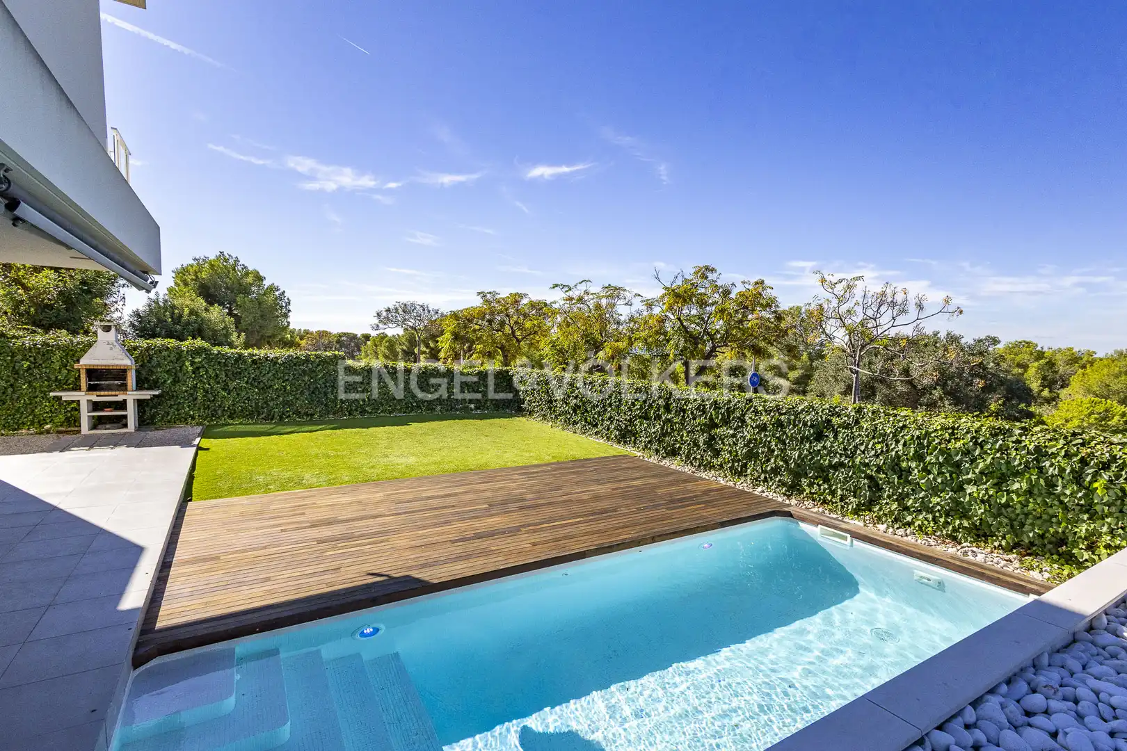 Piscina de Casa o chalet en venta en Vilanova i la Geltrú con Aire acondicionado, Calefacción y Jardín privado