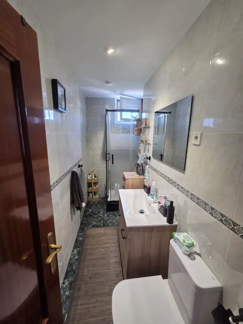 Bathroom of Flat for sale in Madrid  with Air Conditioner, Heating and Parquet flooring