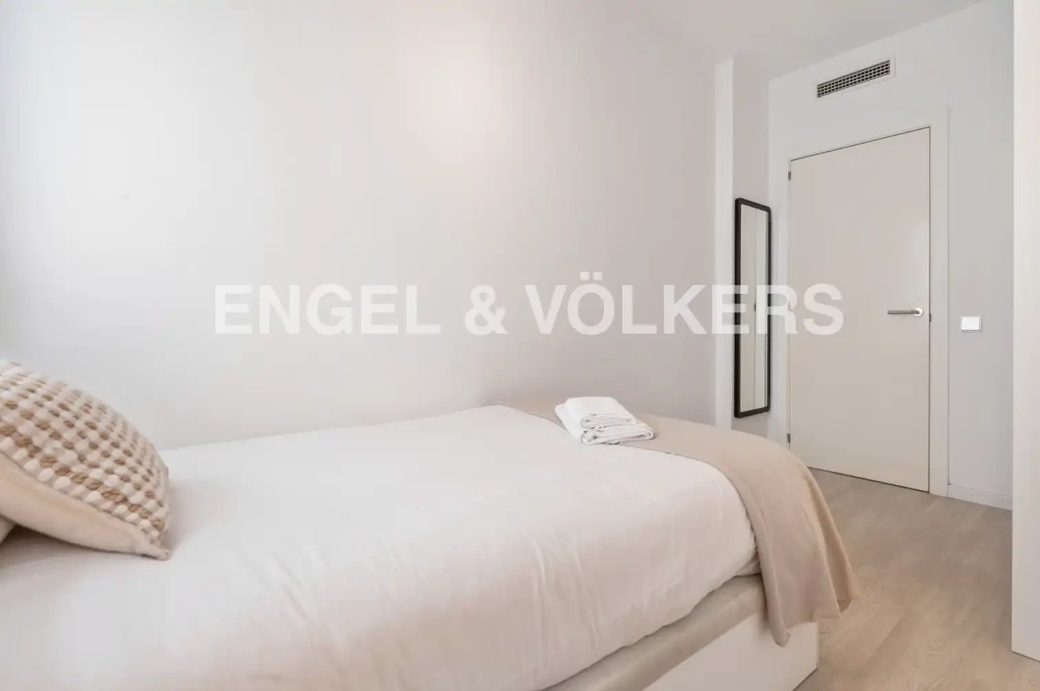 Bedroom of Flat for rent in Barcelona  with Air Conditioner, Heating and Parquet flooring