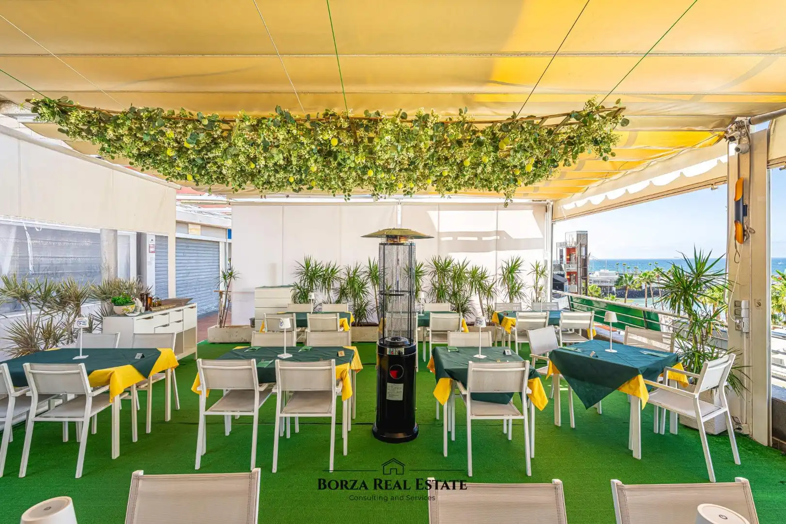 Terraza de Local en traspaso en Adeje con Terraza y Amueblado