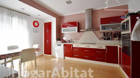 Extraordinaria amplitud en este luminoso primer piso con terrazas y trastero
