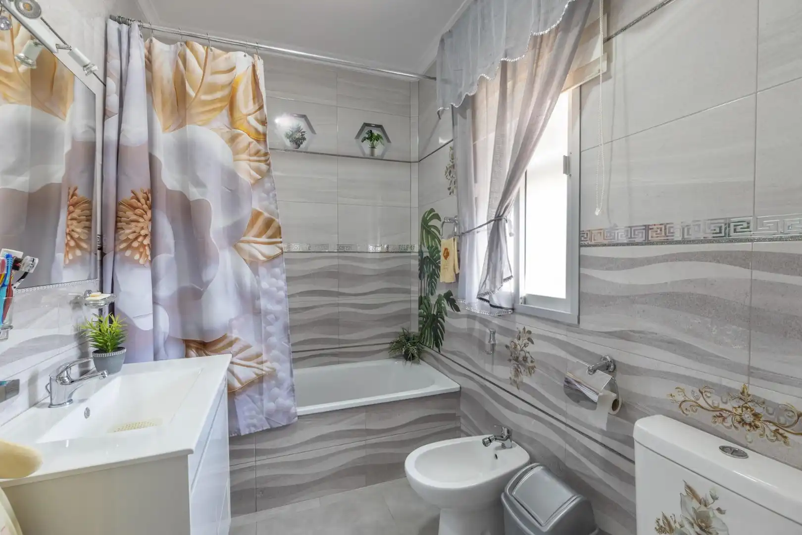 Bathroom of Houses for sale in Láchar  with Air Conditioner, Heating and Swimming Pool