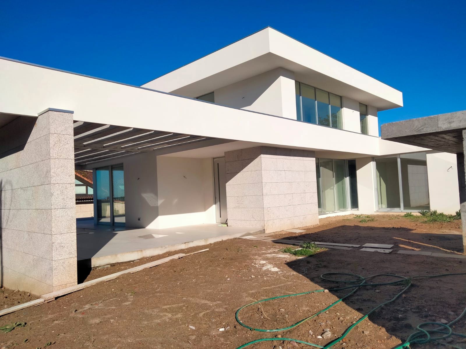 Vista exterior de Casa o xalet en venda en Vigo  amb Calefacció, Jardí privat i Parquet