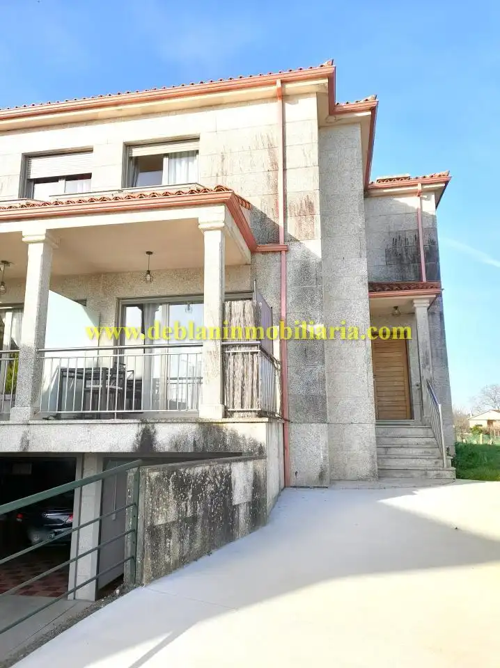 Vista exterior de Casa o xalet de lloguer en Tui amb Calefacció, Jardí privat i Terrassa