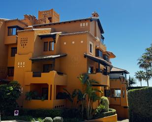 Vista exterior de Apartament de lloguer en Estepona amb Aire condicionat i Terrassa