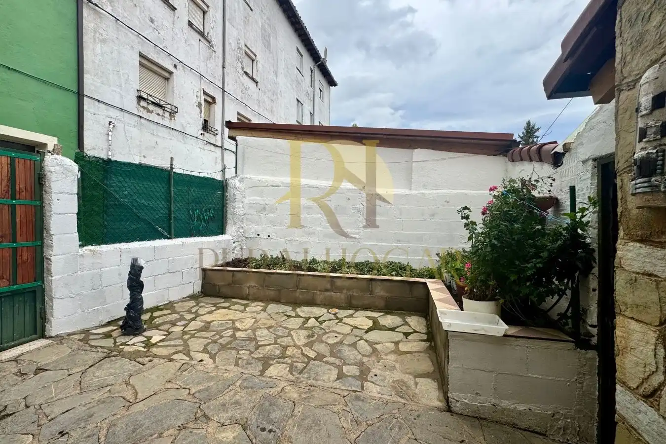 Vista exterior de Casa o xalet en venda en La Pola de Gordón  amb Calefacció i Jardí privat
