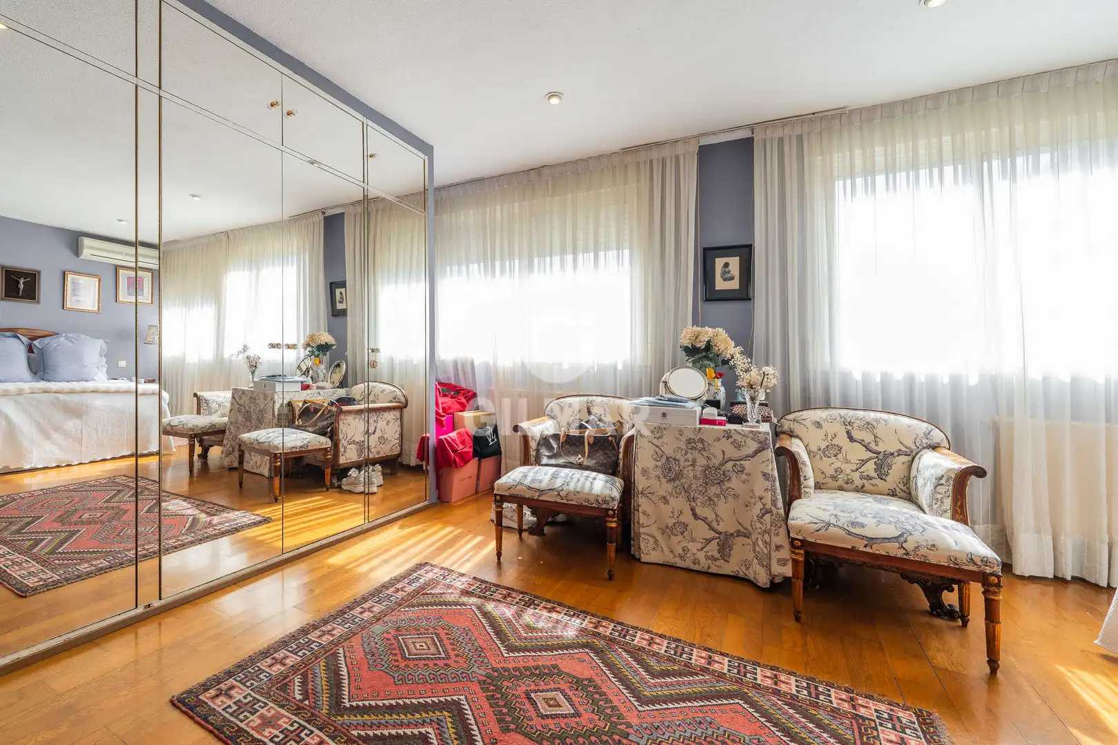 Wohnzimmer von Einfamilien-Reihenhaus zum Verkauf in Pozuelo de Alarcón mit Heizung, Privatgarten und Schwimmbad