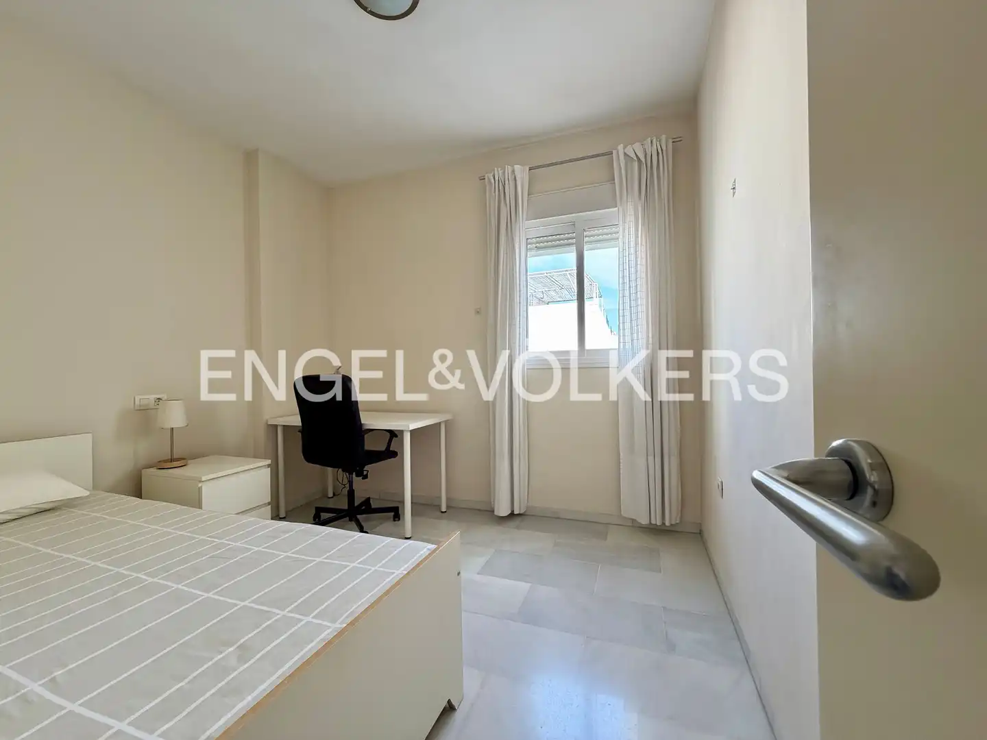 Bedroom of Flat for rent in Sevilla  with Air Conditioner, Heating and Storage room