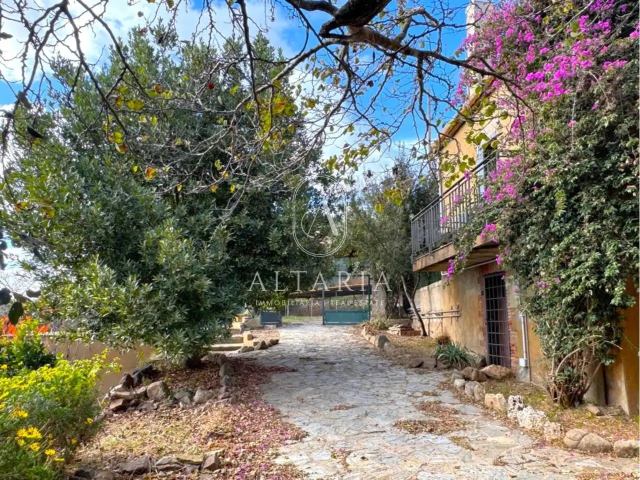 Vista exterior de Finca rústica en venda en Llagostera amb Jardí privat, Terrassa i Piscina