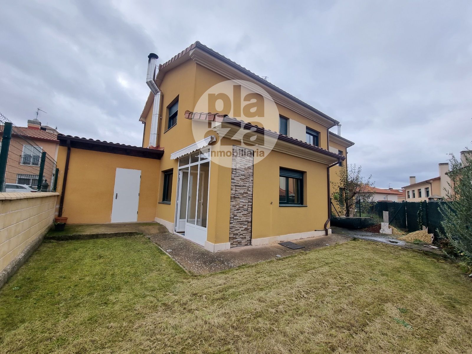 Jardín de Casa adosada en venta en Buniel con Calefacción, Jardín privado y Terraza