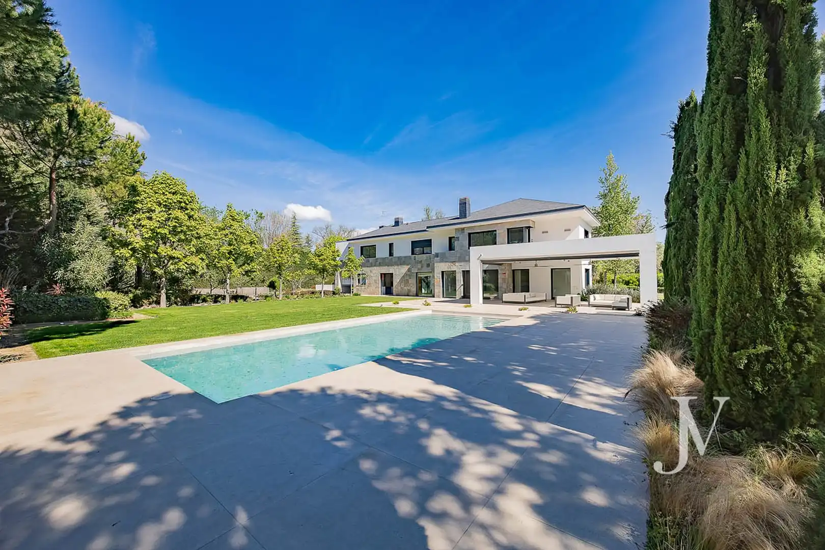 Vista exterior de Casa o xalet en venda en Pozuelo de Alarcón amb Aire condicionat, Calefacció i Jardí privat