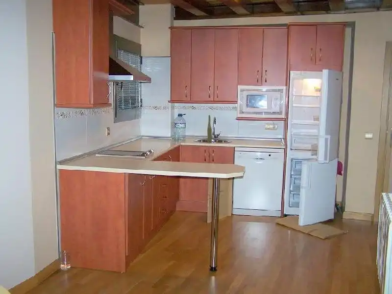 Cocina de Piso de alquiler en Plasencia con Aire acondicionado, Calefacción y Jardín privado