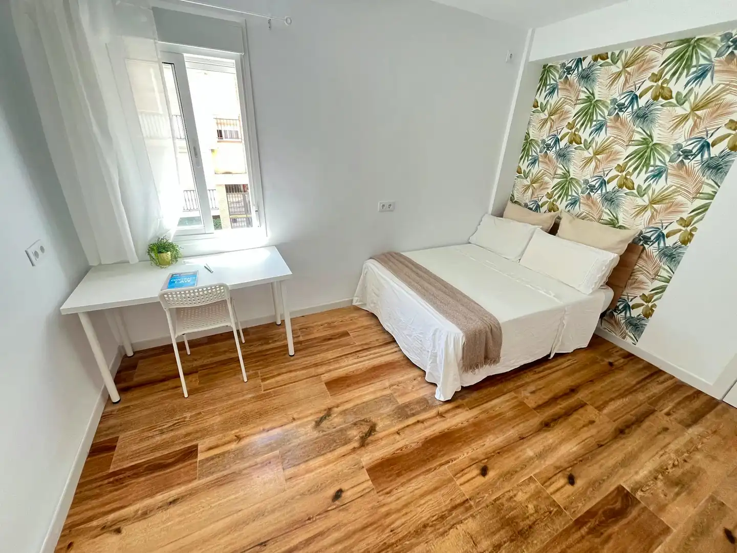 Schlafzimmer von Wohnung zur untervermieten in Sevilla mit Möbliert, Waschmaschine und Fernseher