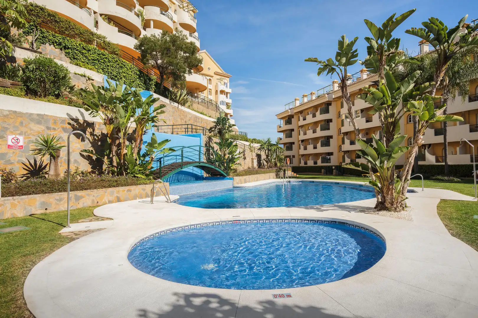 Schwimmbecken von Dachboden zum Verkauf in Marbella mit Klimaanlage, Terrasse und Abstellraum
