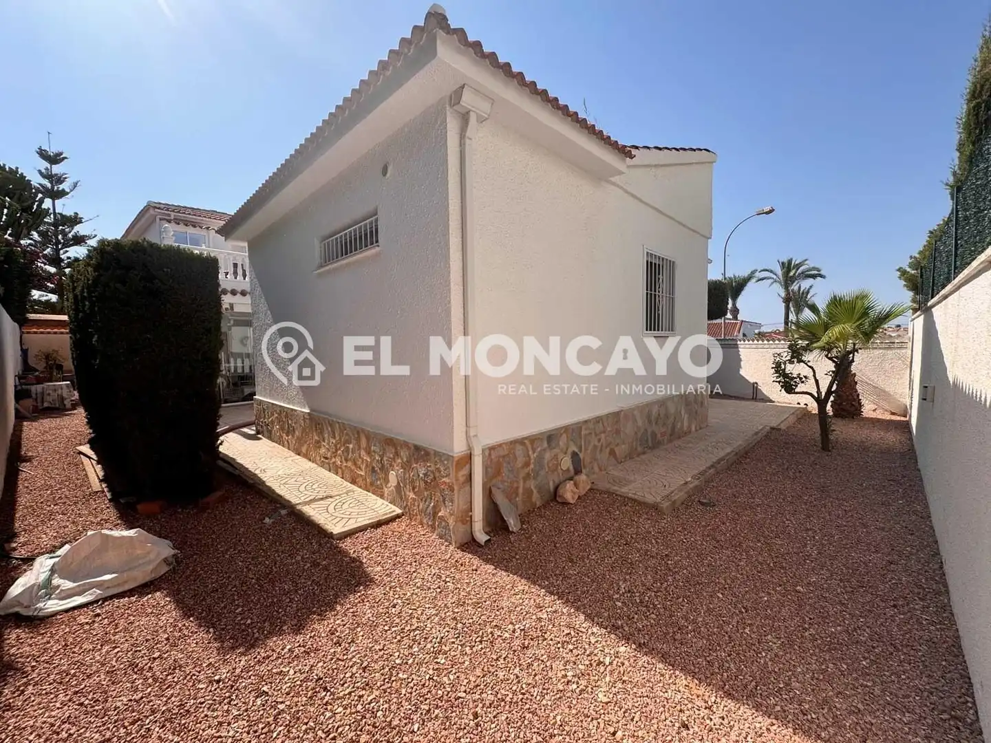 Vista exterior de Casa o xalet en venda en Rojales amb Aire condicionat, Calefacció i Jardí privat