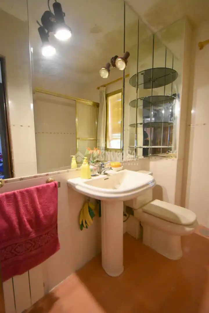 Baño de Piso en venta en Madrid con Calefacción, Parquet y Terraza