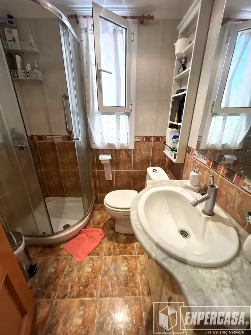 Bathroom of Flat for sale in Valencia  with Air Conditioner