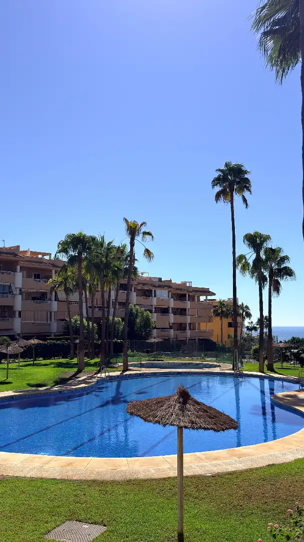 Vista exterior de Pis en venda en Fuengirola amb Aire condicionat, Calefacció i Terrassa