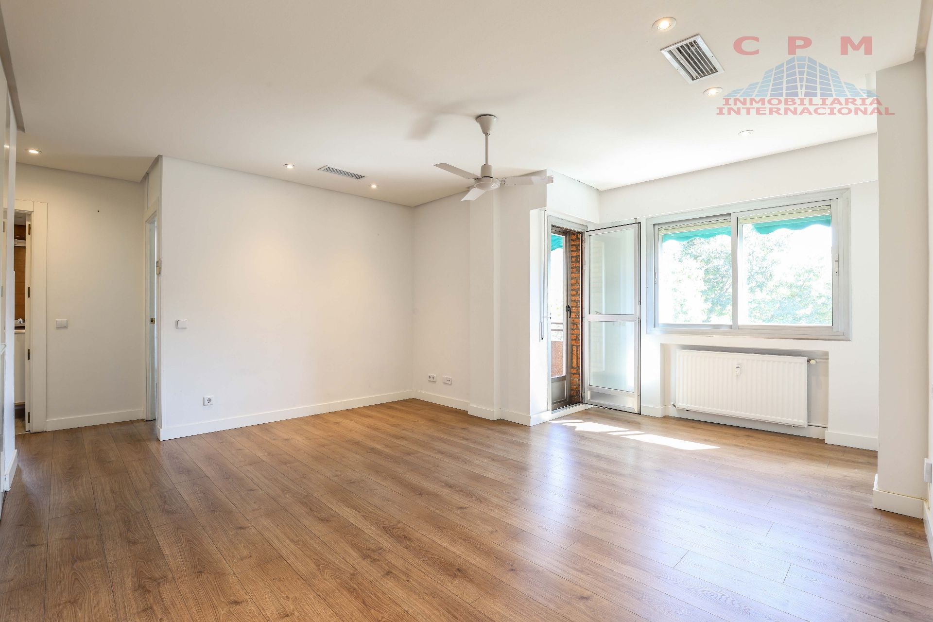 Sala d'estar de Pis de lloguer en  Madrid Capital amb Aire condicionat, Calefacció i Parquet