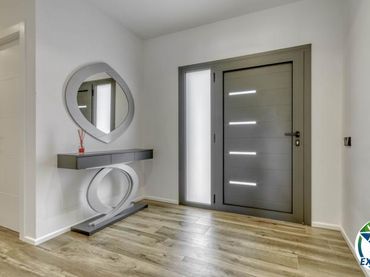 Chalet con piscina en venta en Carrer Canigó