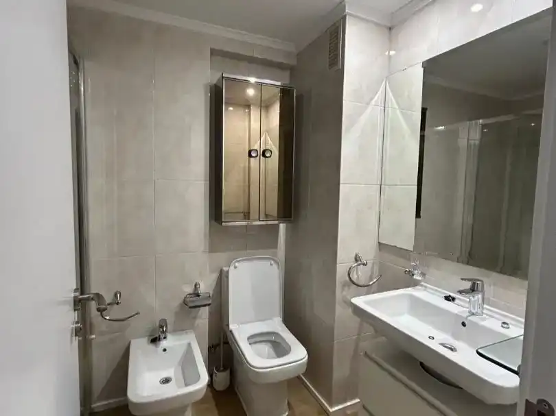 Badezimmer von Wohnung zur Miete in Centro