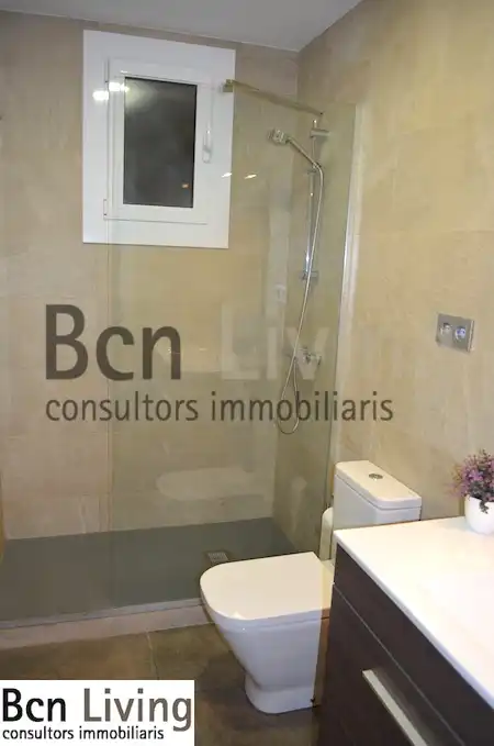 Bany de Pis de lloguer en Barcelona amb Aire condicionat, Calefacció i Parquet