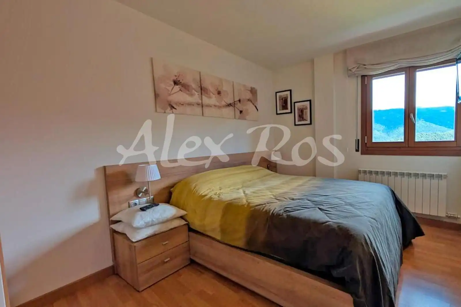 Schlafzimmer von Wohnung zum Verkauf in Alp mit Heizung, Terrasse und Abstellraum