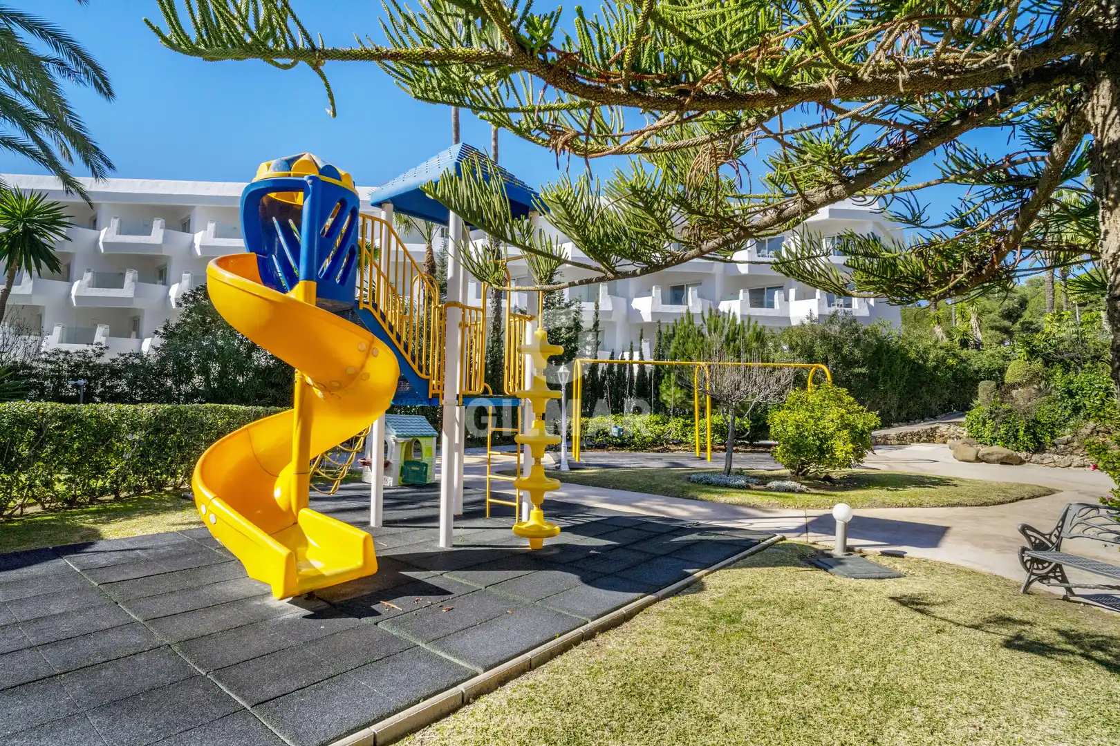 Außenansicht von Einfamilien-Reihenhaus zum Verkauf in Marbella mit Heizung, Privatgarten und Schwimmbad