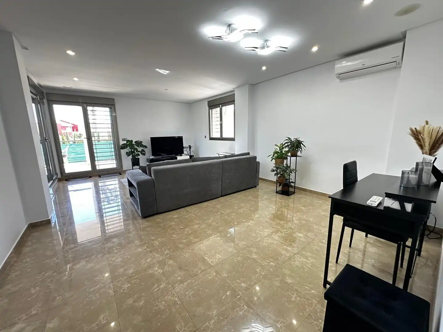 Sala d'estar de Casa o xalet en venda en Llíria amb Aire condicionat, Calefacció i Terrassa