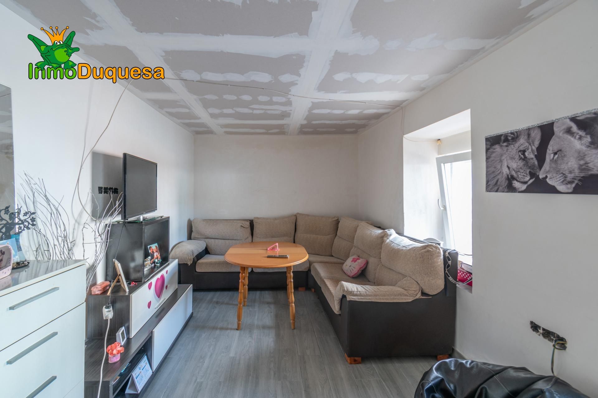 Sala d'estar de Casa adosada en venda en Churriana de la Vega amb Terrassa