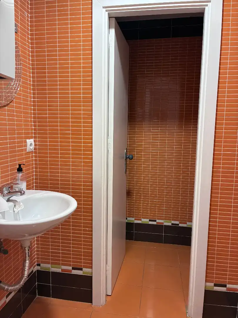 Badezimmer von Geschaftsraum zur Miete in Sevilla mit Klimaanlage