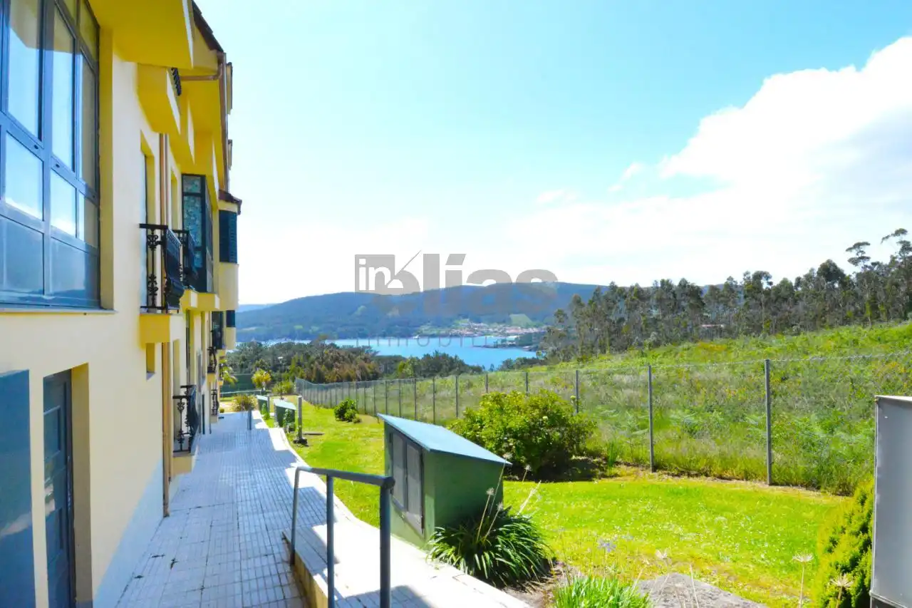 Vista exterior de Piso en venta en Cee con Piscina, Amueblado y Balcón