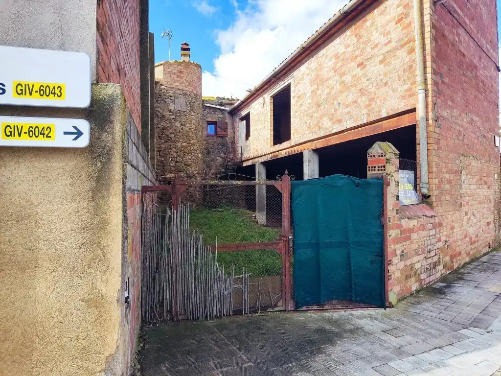 Exterior view of Houses for sale in Peralada