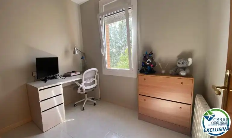 Habitación de Casa adosada en venta en Roses con Calefacción, Jardín privado y Terraza