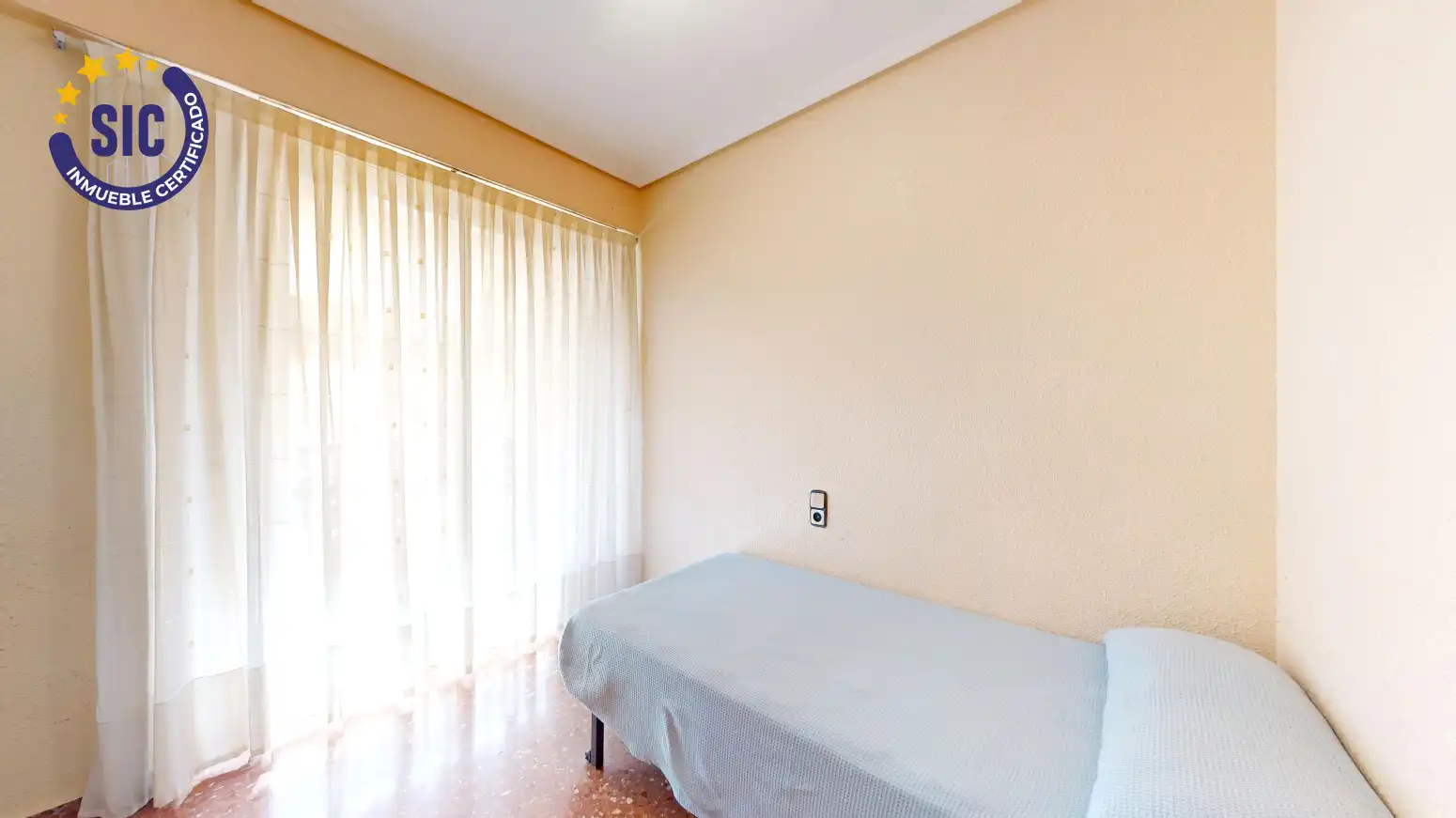 Bedroom of Flat for sale in Torrent  with Balcony