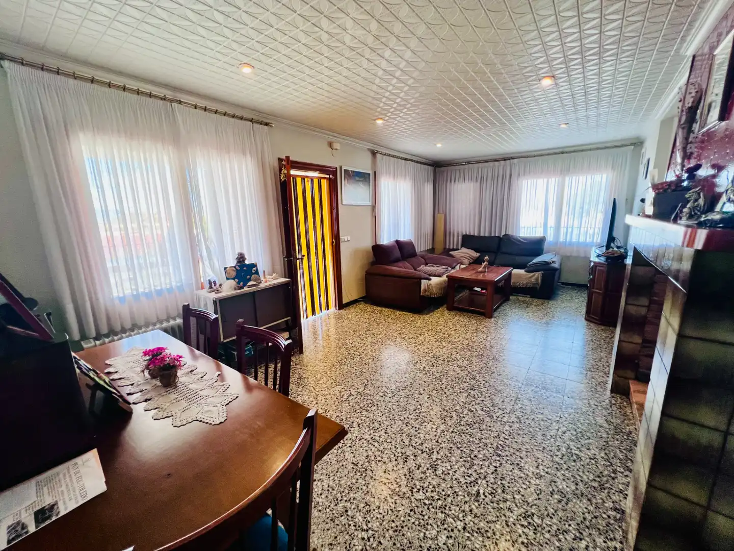Sala d'estar de Casa o xalet en venda en Petrer amb Aire condicionat, Jardí privat i Terrassa