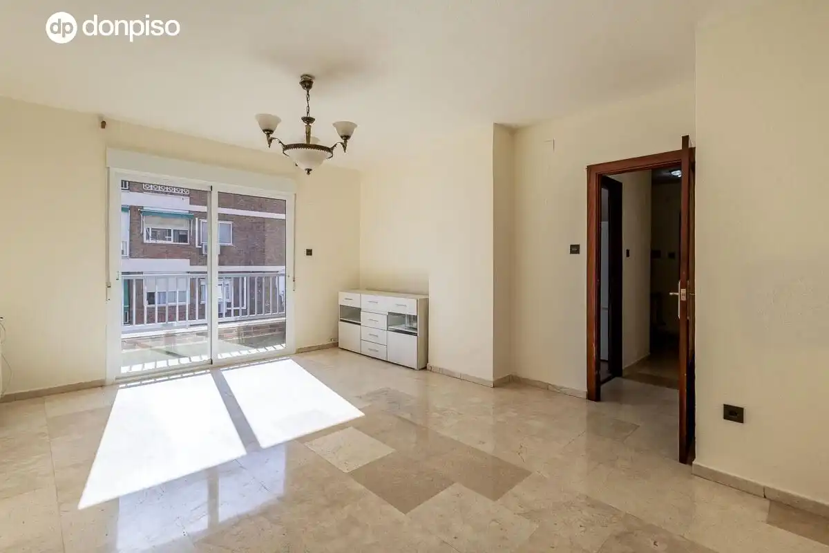 Living room of Flat for sale in Granada  with Air Conditioner, Heating and Terrace