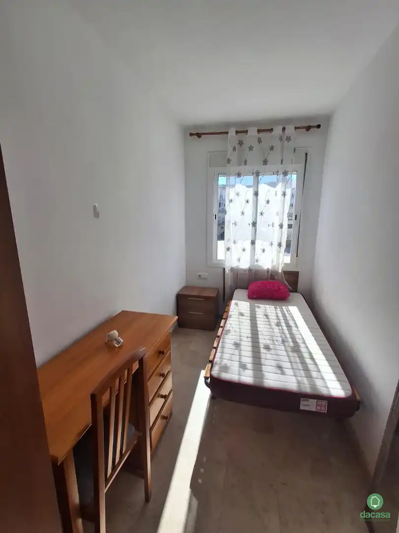 Habitación de Piso para compartir en Huelva con Amueblado, Lavadora y Microondas