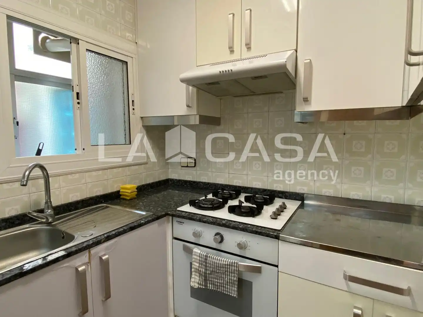 Cocina de Ático en venta en Santa Coloma de Gramenet con Calefacción, Terraza y Trastero